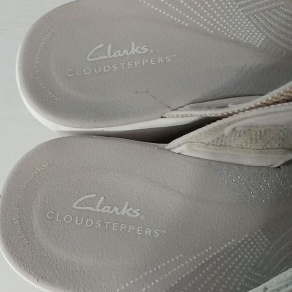 Clarks Cloudsteppers Women's Cream‎ and Tan Sandals - Picture 3 of 11